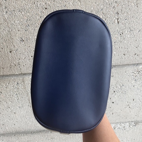 Stella & Dot Bucket Bag with removable pouch liner - Picture 13 of 16